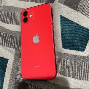Apple iPhone 12 Vibrant Red 64GB UNLOCKED WITH BRAND NEW SCREEN PROTECTOR/CASE